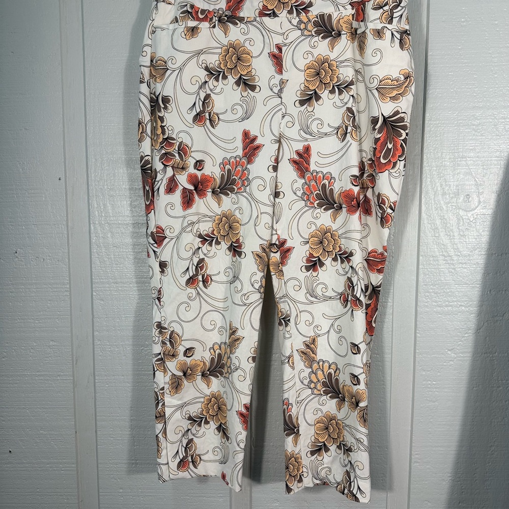 Chico's So Slimming Brigitte Floral Print Slim Capri Crop Pants Size 2 EUC - Picture 2 of 7